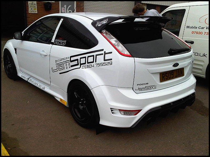 ford-focus-rs-all-that-gleams-4