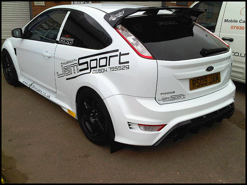 ford-focus-rs-all-that-gleams-7